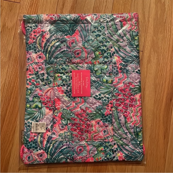 NWT LILLY PULITZER Quilted Backpack in Multi Banana Split pattern - Picture 4 of 5